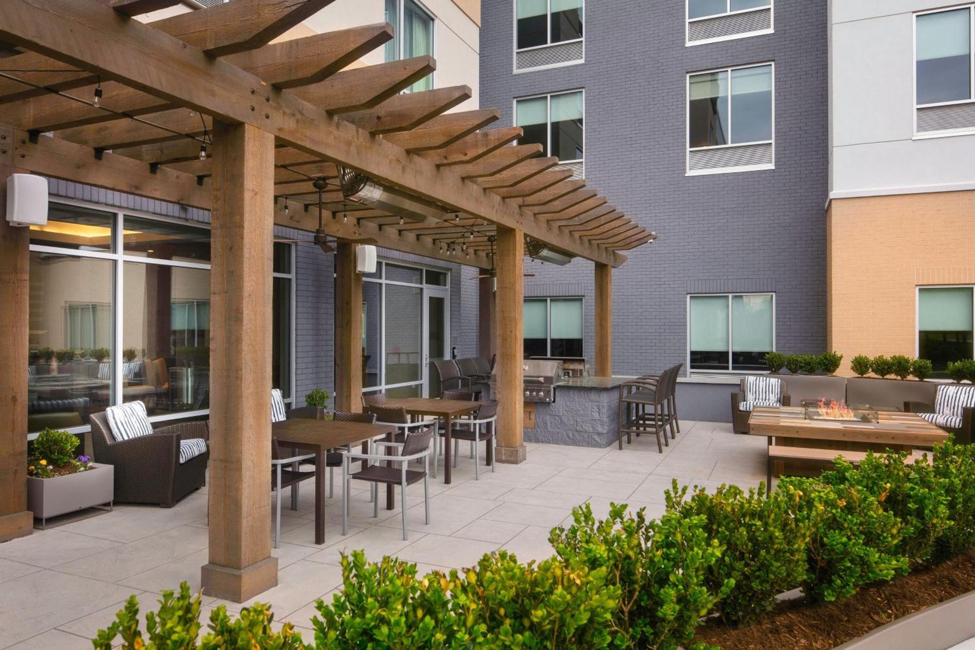 Hotel Fairfield & By Marriott Northeast 3*