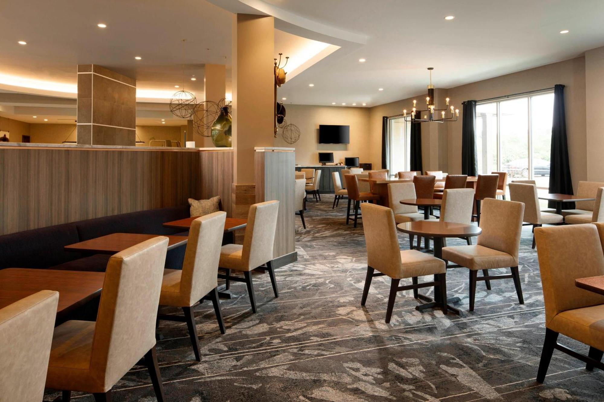 Hotel Fairfield & By Marriott Northeast Louisville